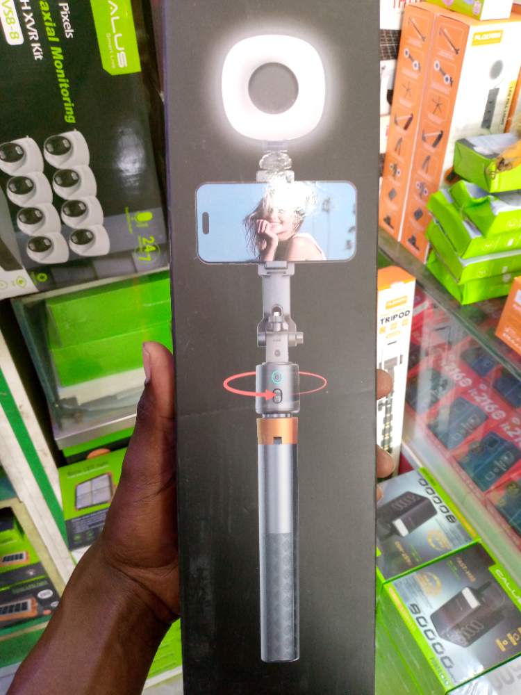 Smart Tracking Tripod Q13 