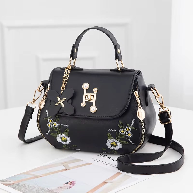 Sac à Main Brodé Rose "Fleurs d'Élégance"