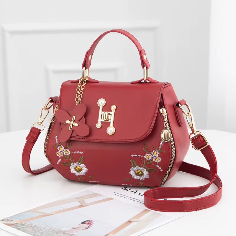 Sac à Main Brodé Rose "Fleurs d'Élégance"
